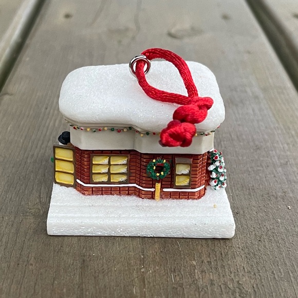 Tim Hortons 2012 Cafe & Bake Store Annual Christmas Tree Ornament - Picture 3 of 8